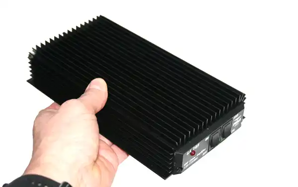 RM LA-145 Amplificador VHF de 135 a 175 Mhz.85 watios.12 voltios.Entrada 0,5 a 4 wats