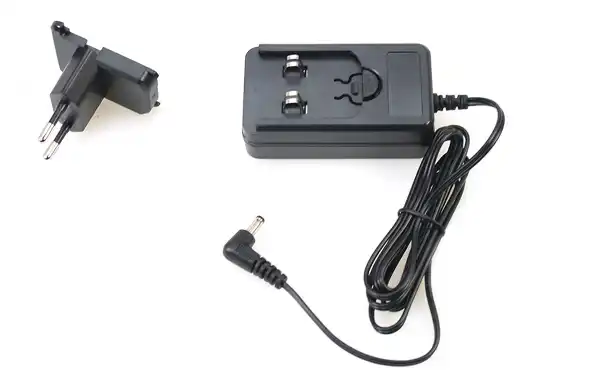 SAD24C YAESU Chargeur mural rapide pour la plupart des walkies YAESU