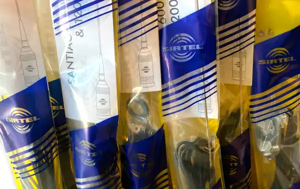 SIRTEL SANTIAGO 600COM Antena CB 27 completa con base y cable 4 mts