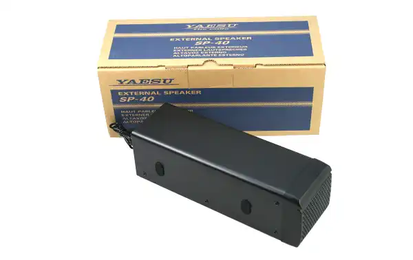 El YAESU SP-40 es un altavoz externo diseñado específicamente para complementar el transceptor FT-710. Este altavoz mejora significativamente la experiencia auditiva, ofreciendo un sonido claro y preciso, ideal para operadores de radioafición que desean 