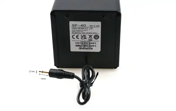  El YAESU SP-40 es un altavoz externo diseñado específicamente para complementar el transceptor FT-710. Este altavoz mejora significativamente la experiencia auditiva, ofreciendo un sonido claro y preciso, ideal para operadores de radioafición que desean 