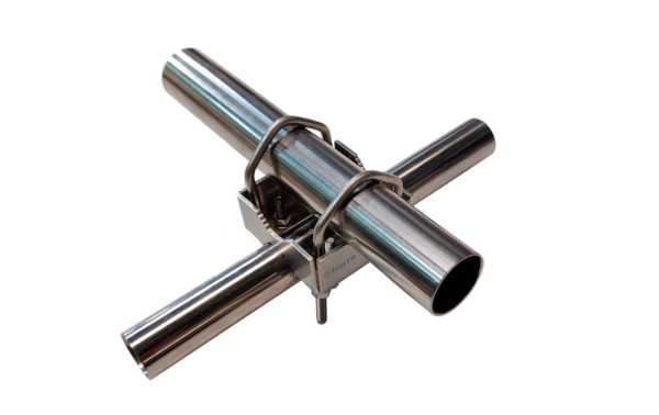 TAGRA SVH-100 es un soporte robusto y versátil para montar antenas en mástiles de hasta 45 mm, con la ventaja adicional de estar construido con materiales resistentes como el acero inoxidable para garantizar una larga vida útil y protección contra la corr