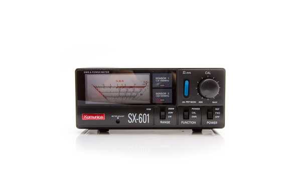 Mesure SWR : Le SX-601 permet de mesurer le rapport d'ondes stationnaires (SWR) sur la ligne de transmission. Le SWR est une mesure importante pour garantir que l'antenne et la ligne de transmission sont correctement ajustées pour une transmission