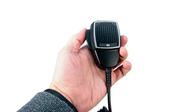 TCB881N TTI CB 27 Mhz AM / FM voltage12 / 24 V transmitter, ideal for users traveling through Europe, as it includes several options to select CB frequency bands for Italy, Germany, Spain, France, Poland and the United Kingdom . You can only select the UK