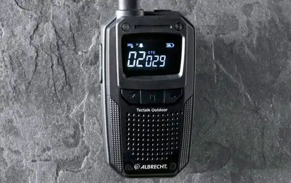 Fonctions supplémentaires : double veille, verrouillage des touches, SCAN, moniteur, Roger Beep, tonalité des touches, verrouillage des canaux occupés