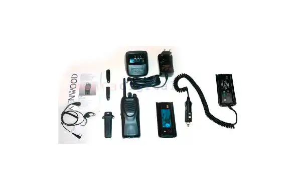 KENWOOD TK 3301 NUEVO MODELO WALKIE DE USO LIBRE + PINGANILLO + ALIMENTADOR DE MECHERO