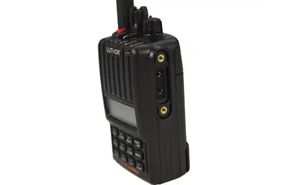 LUTHOR TL-22 HAMMER + BATERIA ALTA CAPACIDAD TLB-409 Walkie monobanda VHF144 mhz. Proteccion al agua IP-65 
