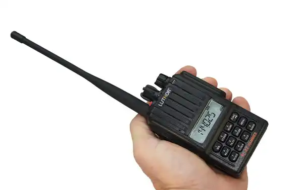 LUTHOR TL-22 HAMMER + BATERIA ALTA CAPACIDAD TLB-409 Walkie monobanda VHF144 mhz. Proteccion al agua IP-65 