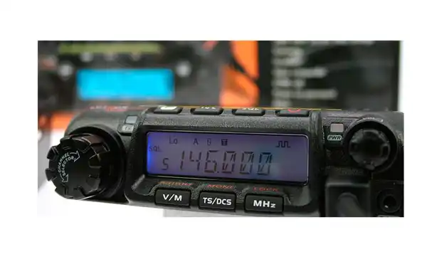 LUTHOR TLM 202 KIT-1 Emisora móvil VHF 144-146 Mhz. Potencia 60 watios