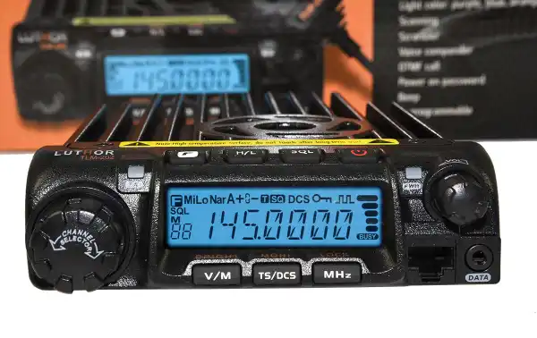 LUTHOR TLM 202 KIT-1 Emisora móvil VHF 144-146 Mhz. Potencia 60 watios