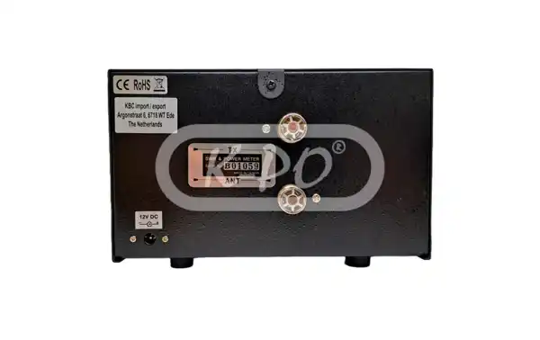 TOS-mètre K-PO TX-102, 1,6 à 200 MHz. Plage de puissance : 2, 20 et 200 W. Aiguilles croisées. Connecteurs PL femelles.