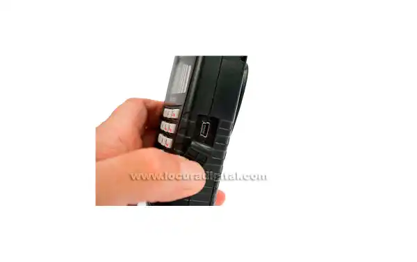 UBC75XLT UNIDEN SCANNER PORTATIL 25-512 MHZ 300 CANALES