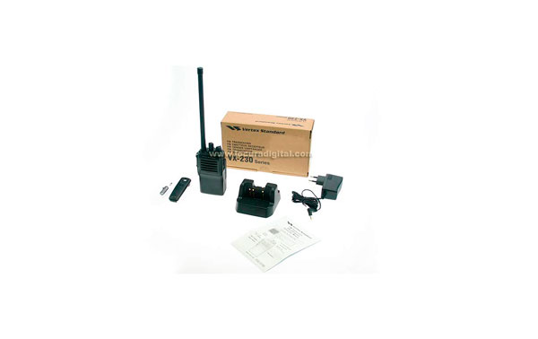 VX231 VHF VERTEX  STANDARD walkie profesional VHF 136 - 174 Mhz 16  CANALES. + bateria FNB- V132  DC 7,2 V 2300 LITIO  +  cargador inteligente