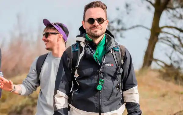 16 canaux (8 PMR + 8 préprogrammés)