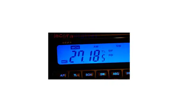 LAFAYETTE ZEUS BLACK. Emisora CB 27 Mhz. de altas prestaciones. Color NEGRO.